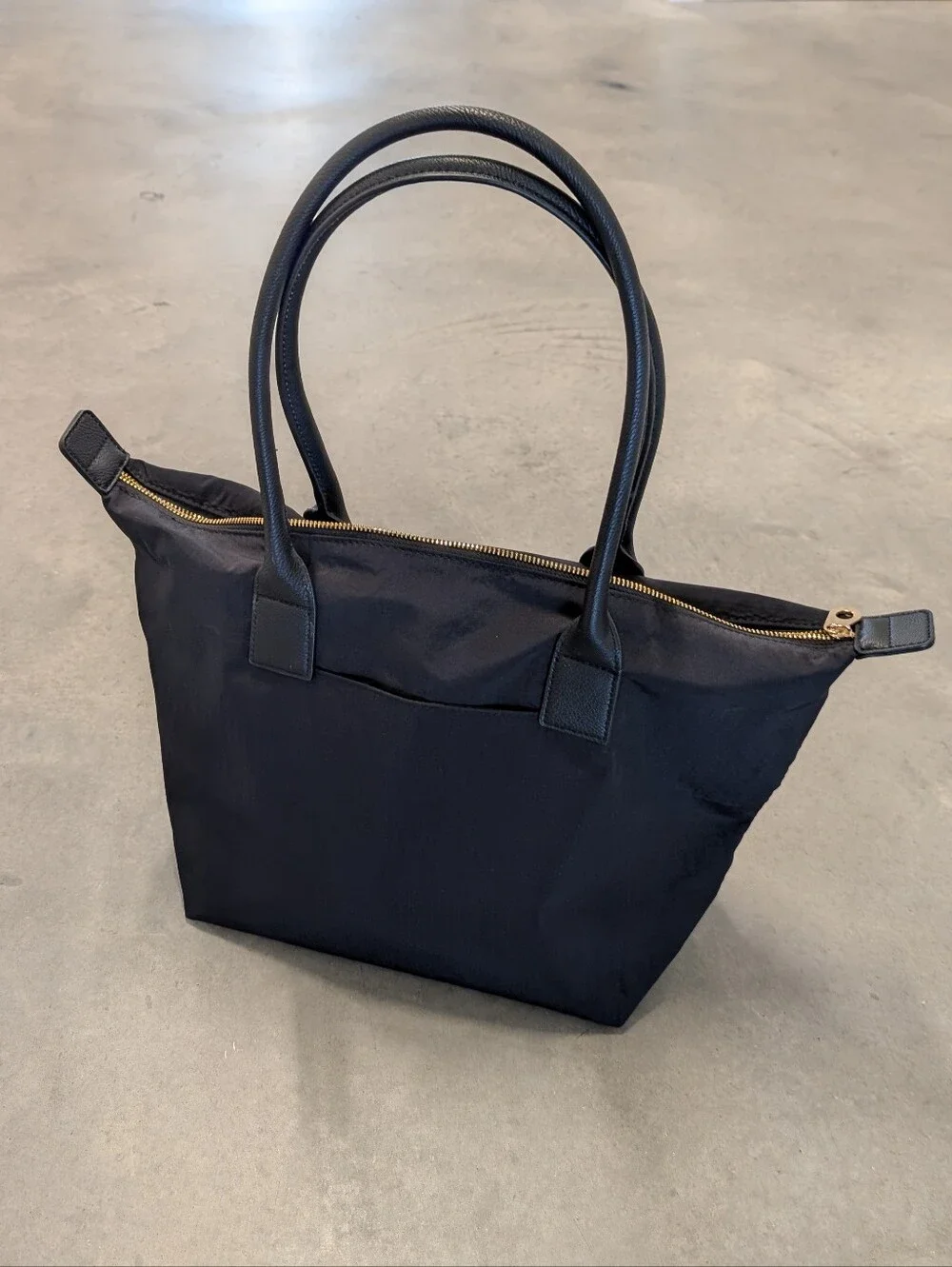 UNIVERSAL THREAD black top zip purse bag